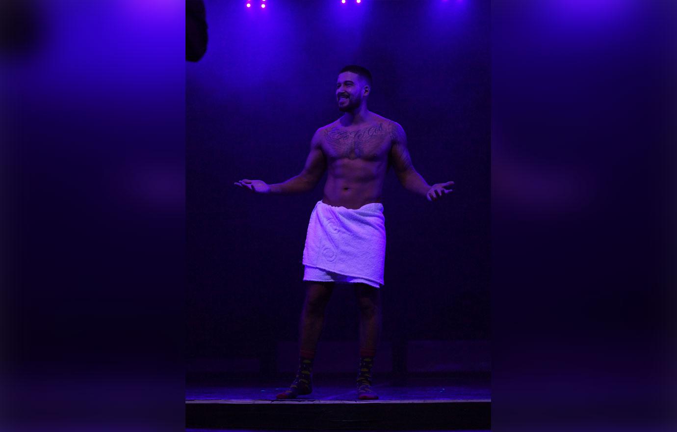 Explicit Vinny Guadagnino Gets Naked On The Chippendales Stage
