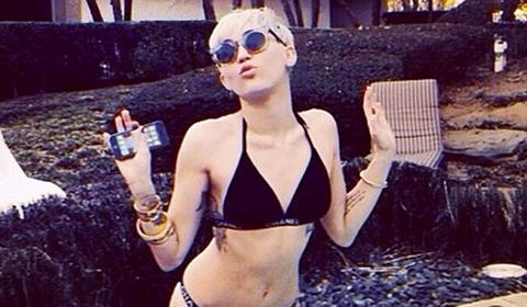 Miley Cyrus Got Naked Again See The Scandalous Instagram Pics