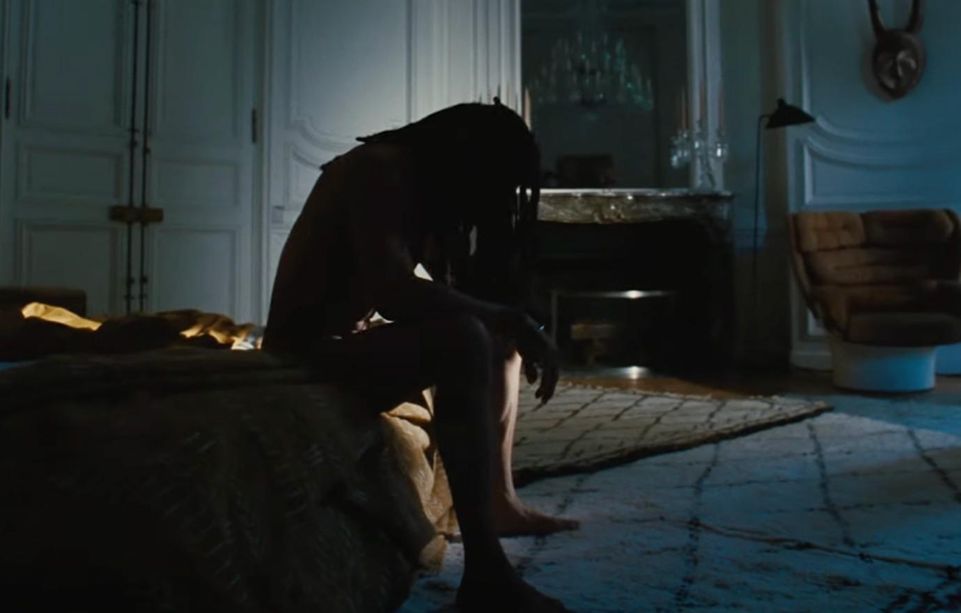 Lenny Kravitz Strips Down In Music Video Leaves Fans Lost For Words