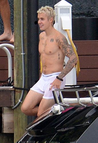 Nearly Naked Justin Bieber Strips Down To Underwear For Steamy Weekend With Kourtney Kardashian