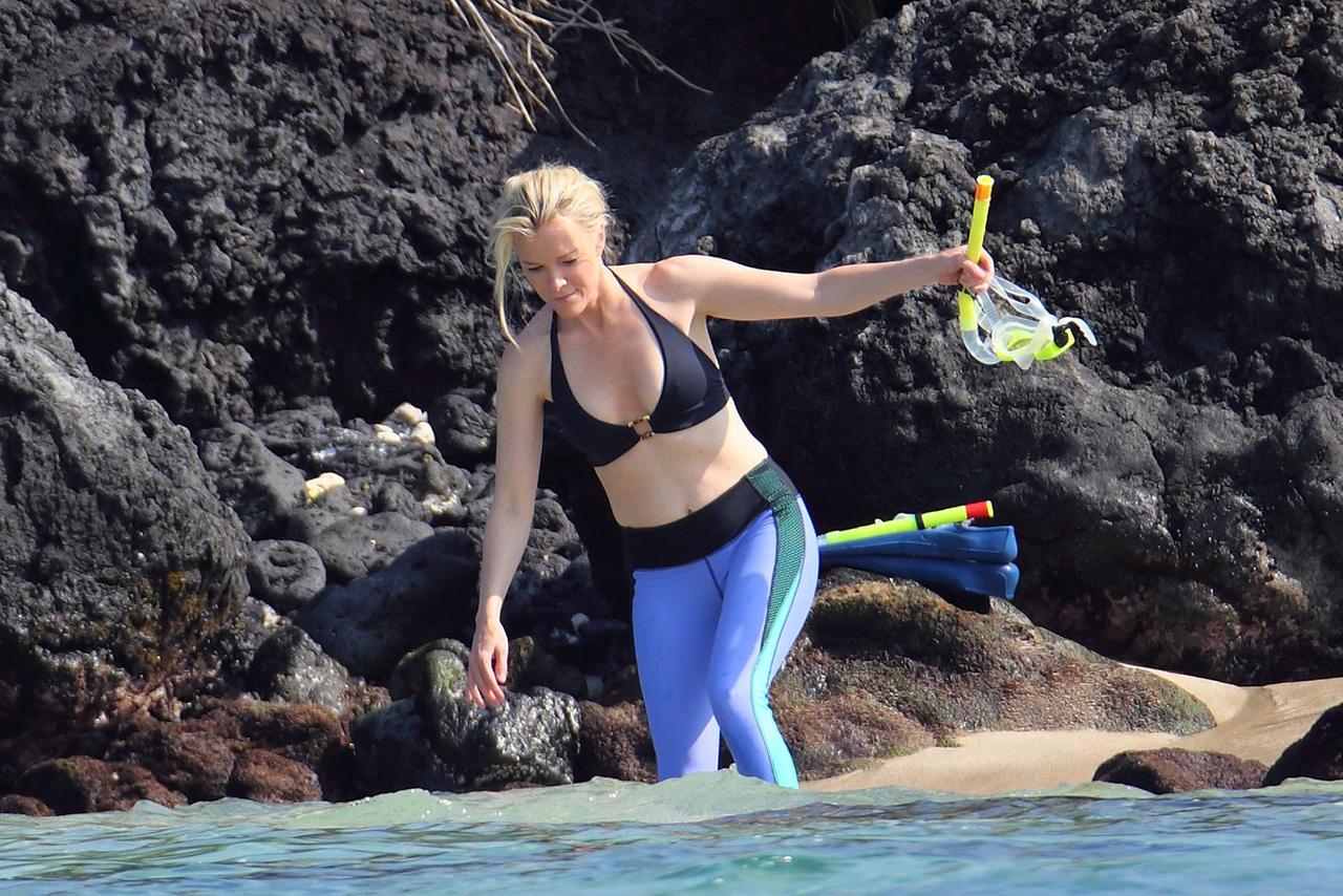 Megyn Kelly Snorkels In A Bikini While On Vacation In Hawaii