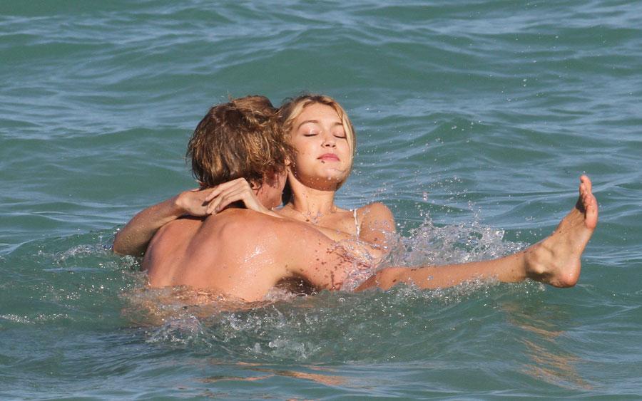 Hot Couple Alert Gigi Hadid Cody Simpson Show Off Hardcore Pda In Miami