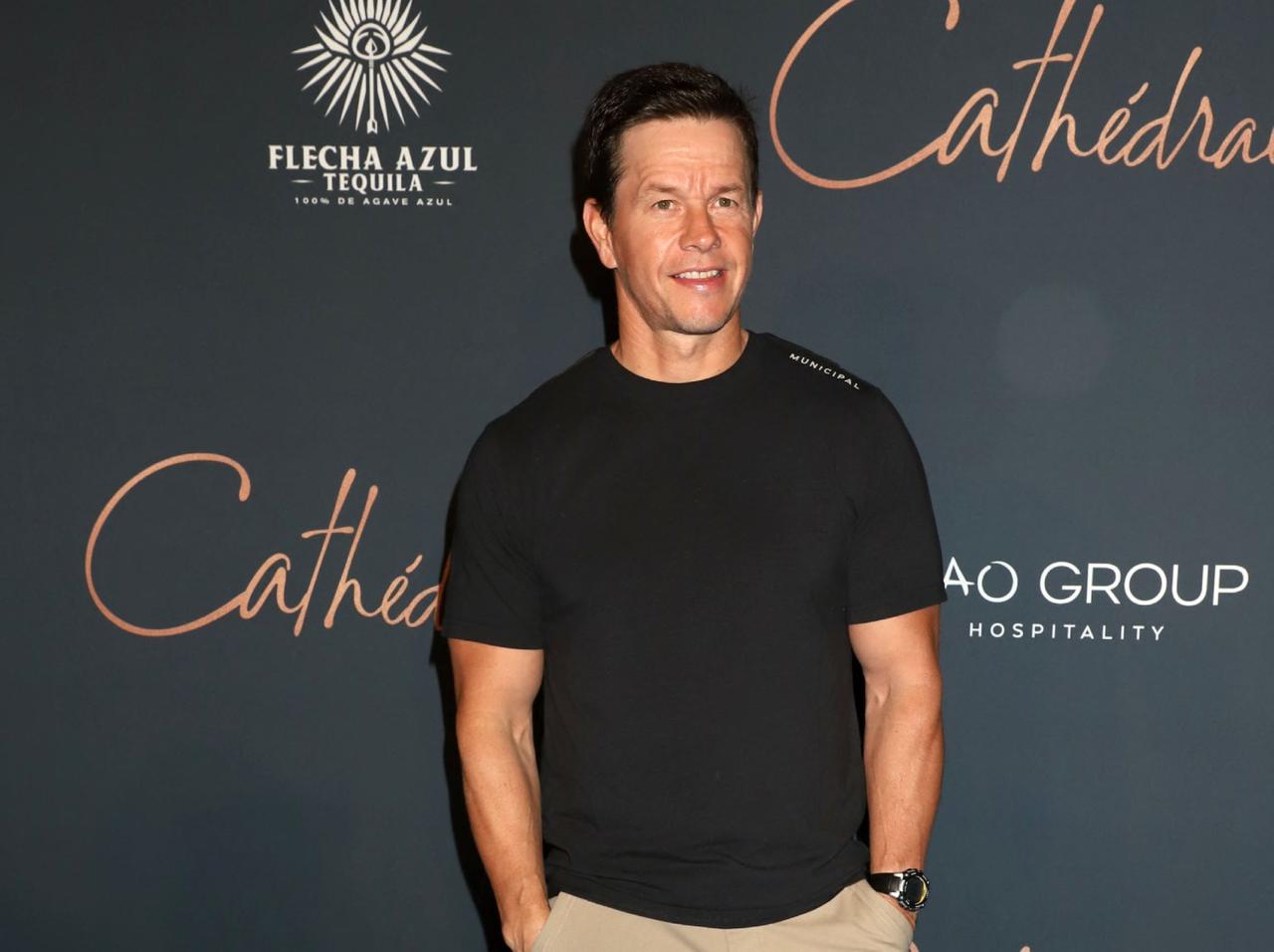 Shirtless Mark Wahlberg Shows Off His Fit Body On Thanksgiving Watch