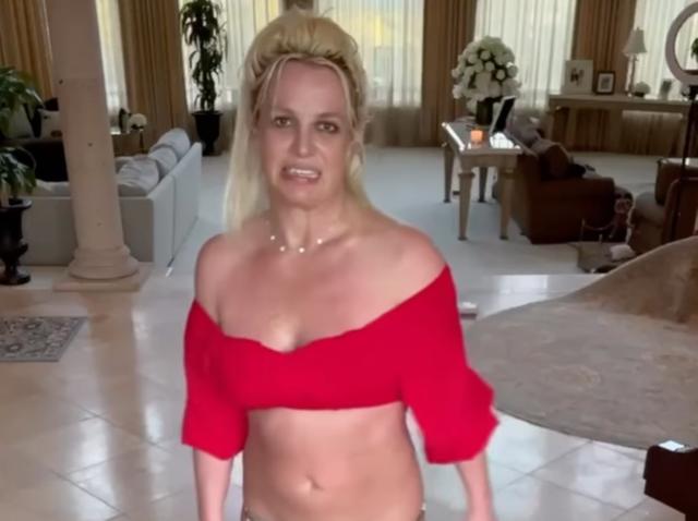 Britney Spears Suffers Embarrassing Wardrobe Malfunction In Mexico