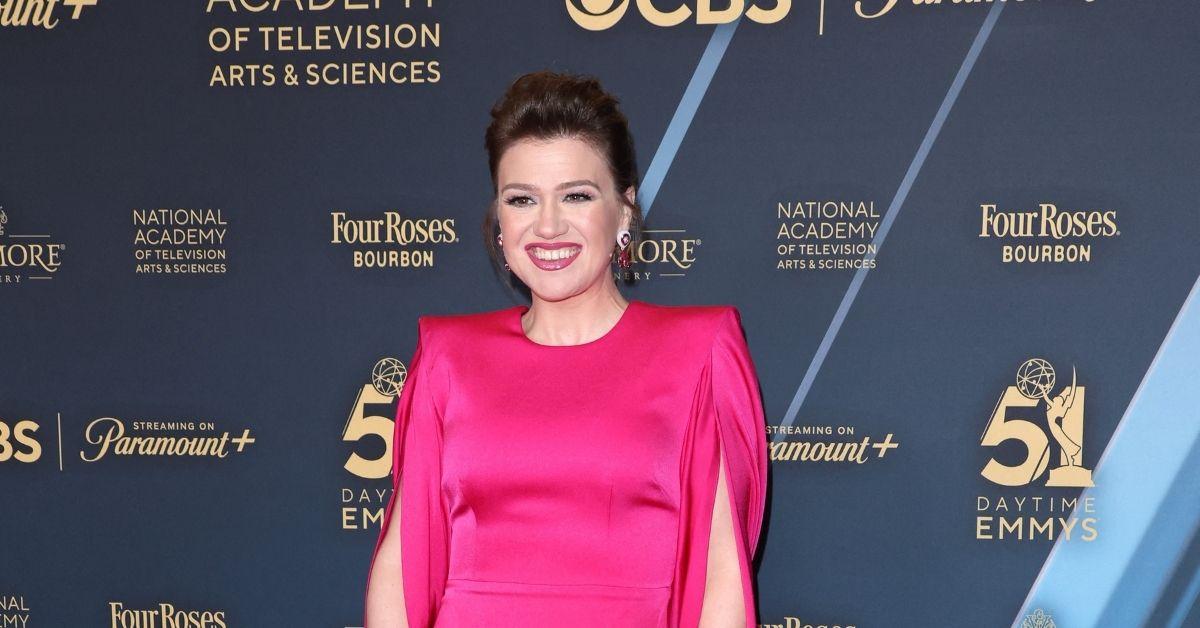 Kelly Clarkson Admits She Loves Being Naked In Candid Confession