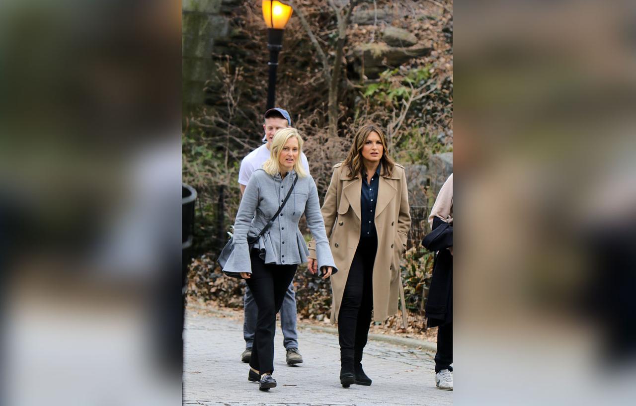 Mariska Hargitay Ali Wentworth Bundle Up To Film Scenes For Law