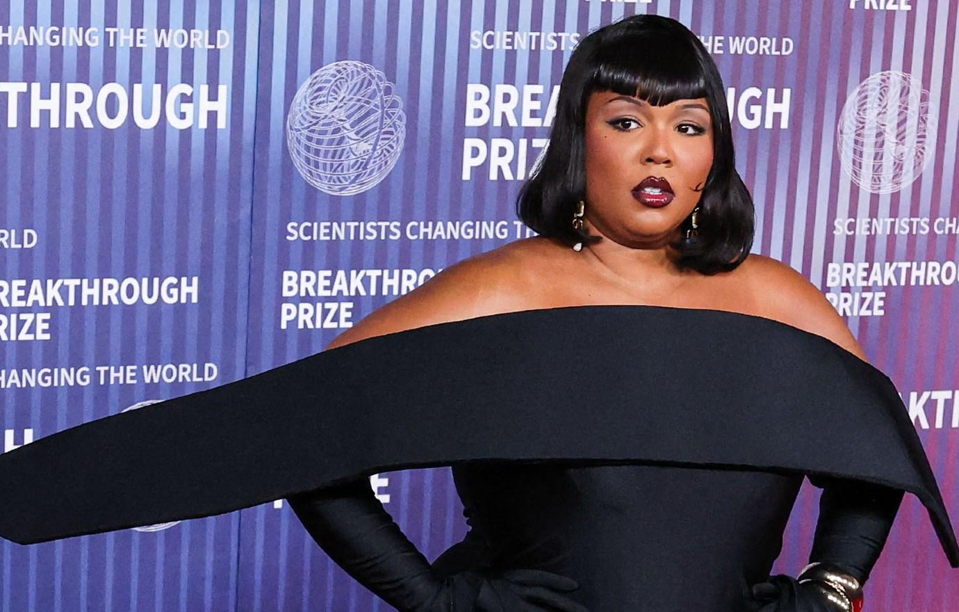 lizzo wont stop fighting sexual harassment overtime lawsuits