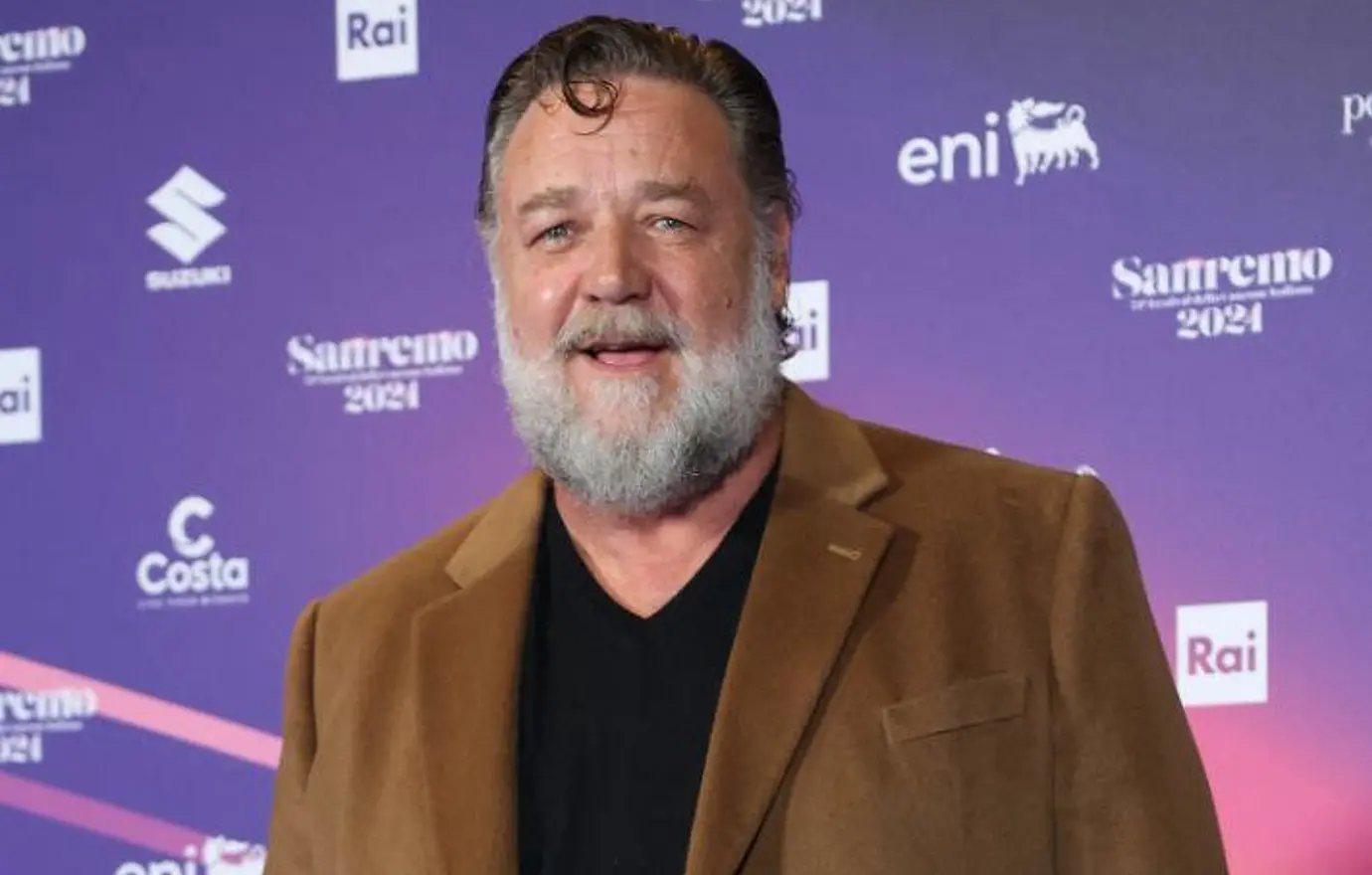 russell crowe thought joaquin phoenix unprofessional gladiator set ridley scott