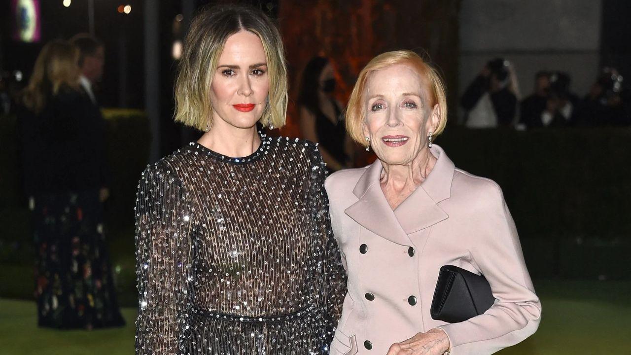 image of Taylor praised Paulson for prioritizing her close friendships despite her busy acting career.