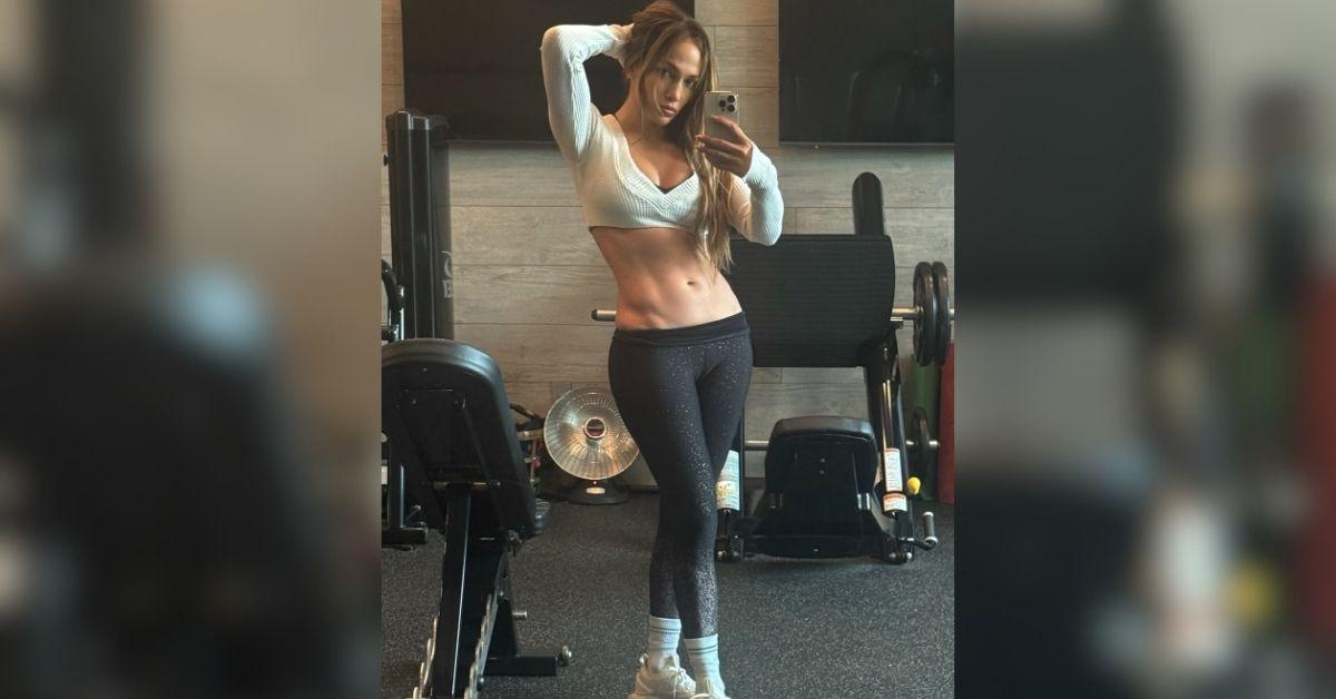 image of Jennifer Lopez showed off her toned abs in a gym selfie.