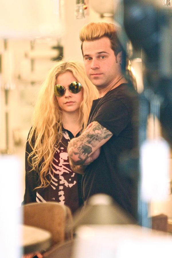 Ryan cabrera avril lavigne dating roommates living together 05 AKM