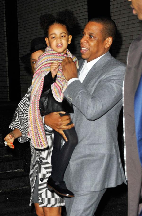 Beyonce And Jay Z Take Blue Ivy To Watch Annie And She Waves To Fans!