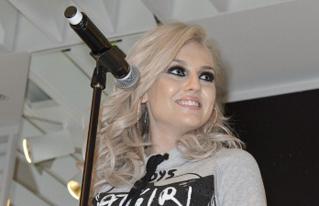 Perrie edwards2 teaser_319x206.jpg