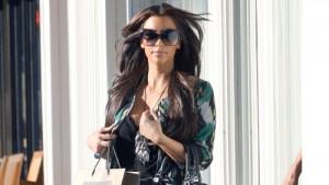 2010__08__Kim_Kardashian_Aug1MAIN 300×169.jpg