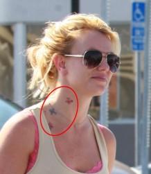 2010__10__FP_5830204_Spears_ToysRUs_FP4_100210 218×300.jpg