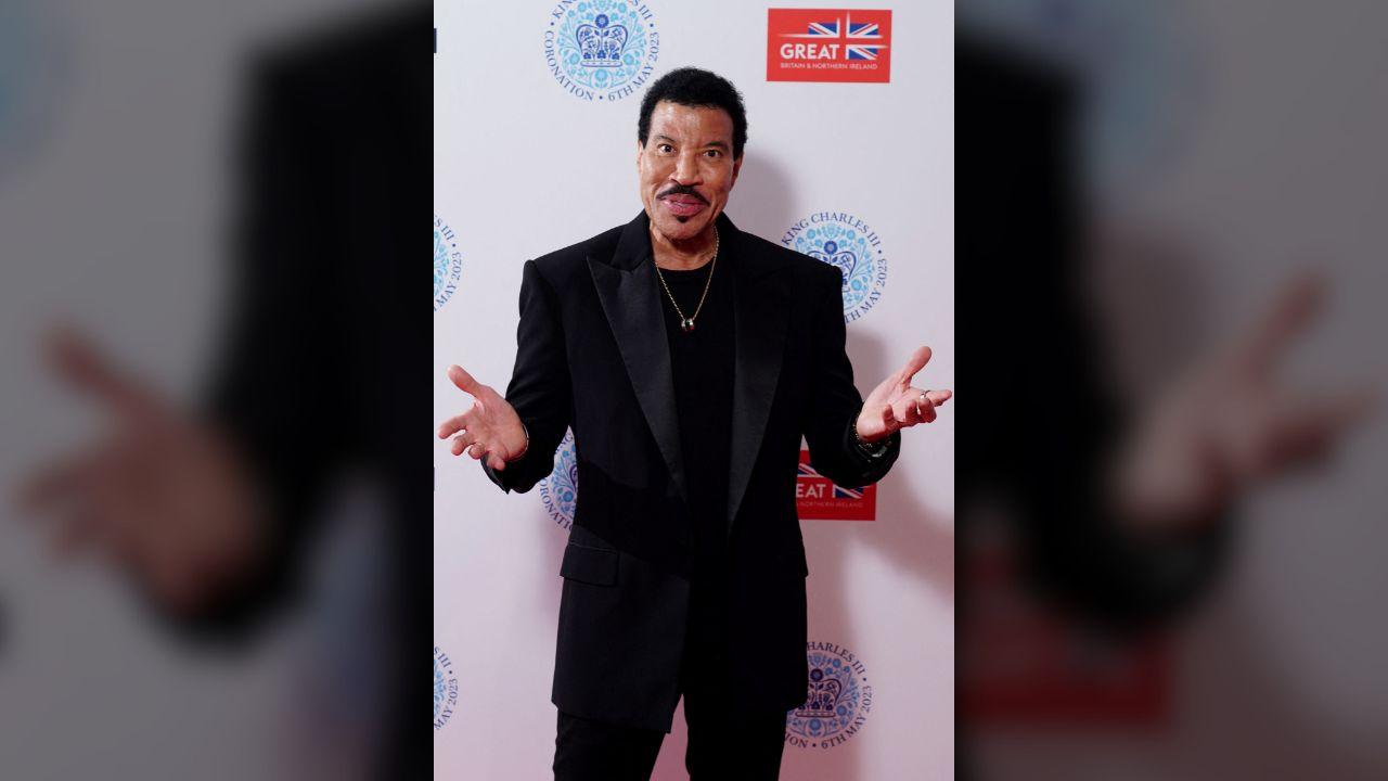 Image of Lionel Richie previously paused a concert after feeling dizzy during opening night of his tour.