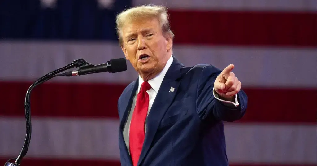 donald trump caught awkwardly waving nobody wisconsin crowd size