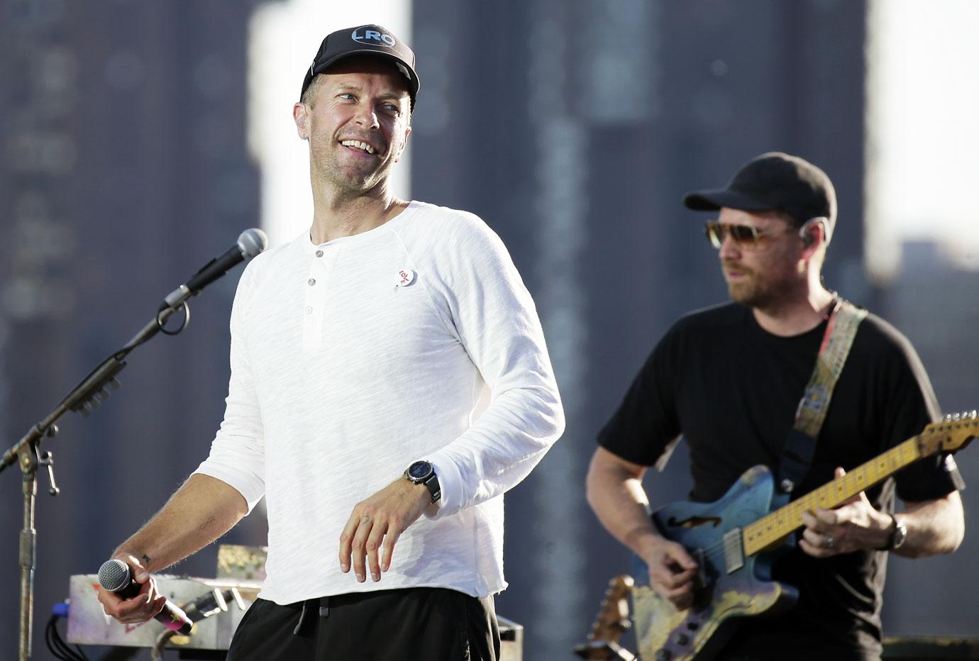 chris martin performing in nyc