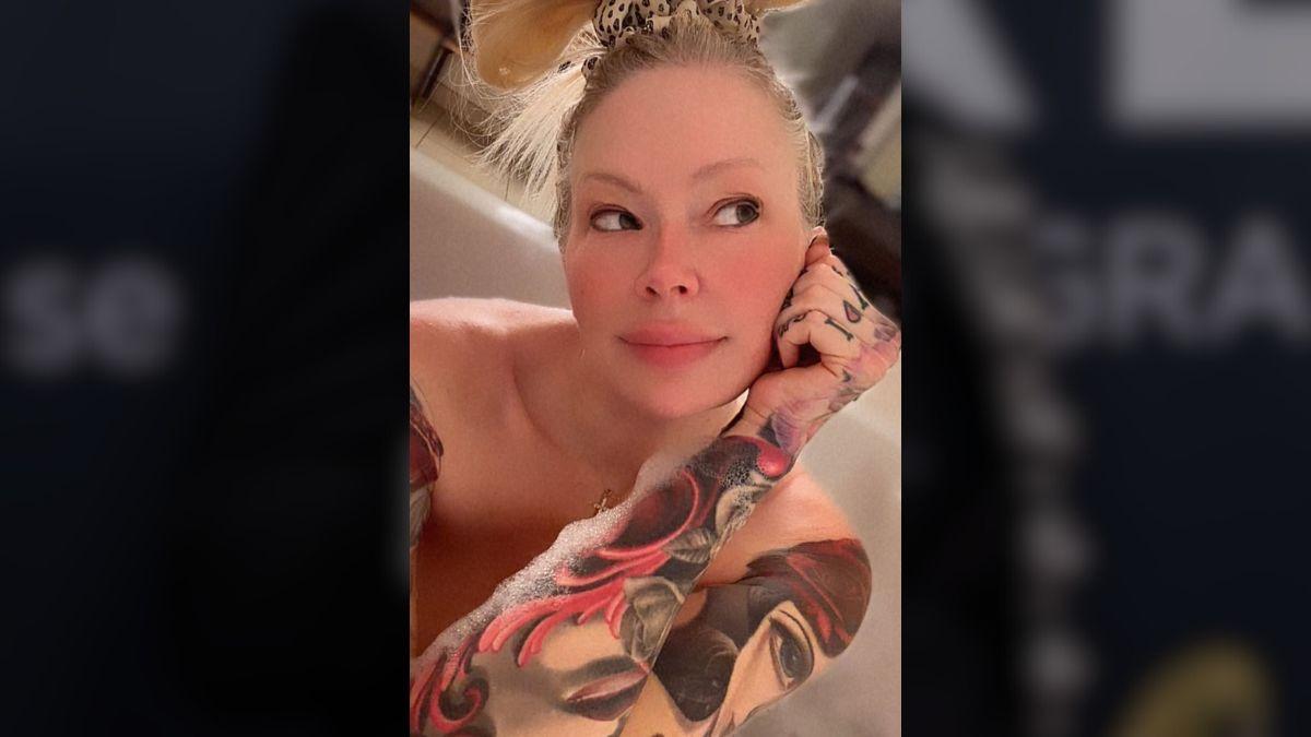 Photo of Jenna Jameson showed off a fresh face while taking a bath.