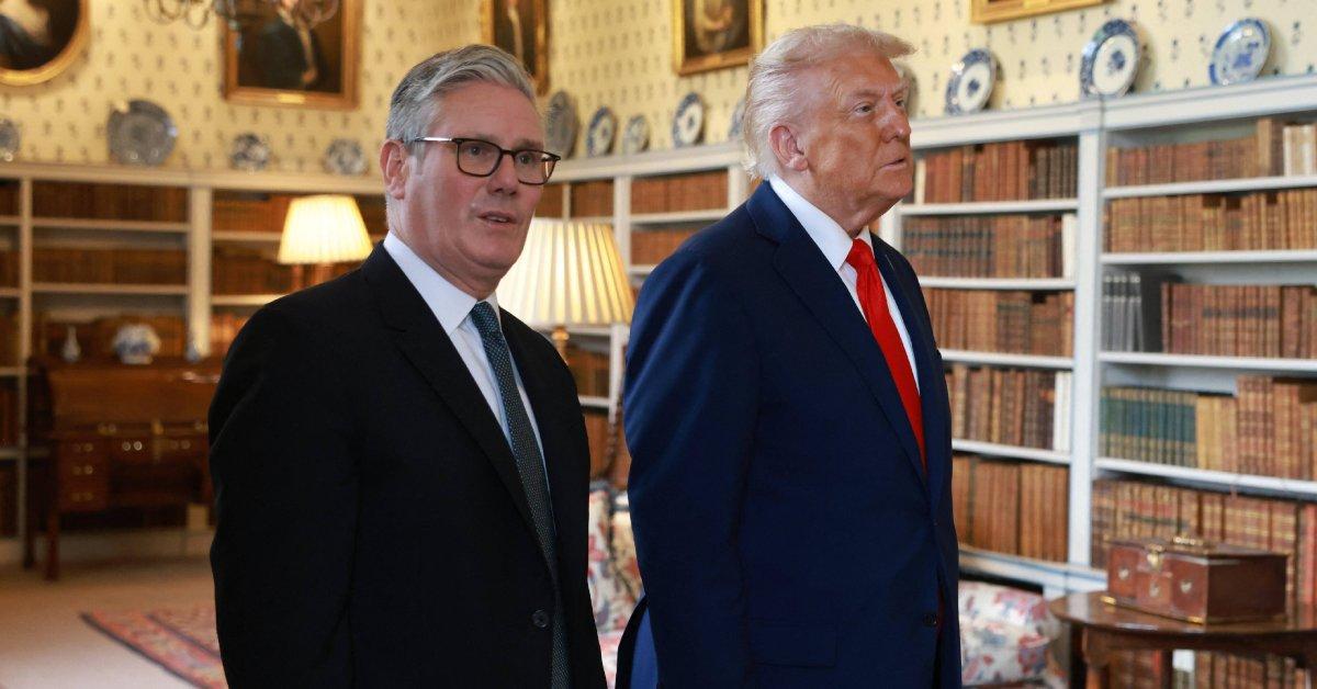 Photo of Trump seemed much more 'calm' after they signed the deal.
