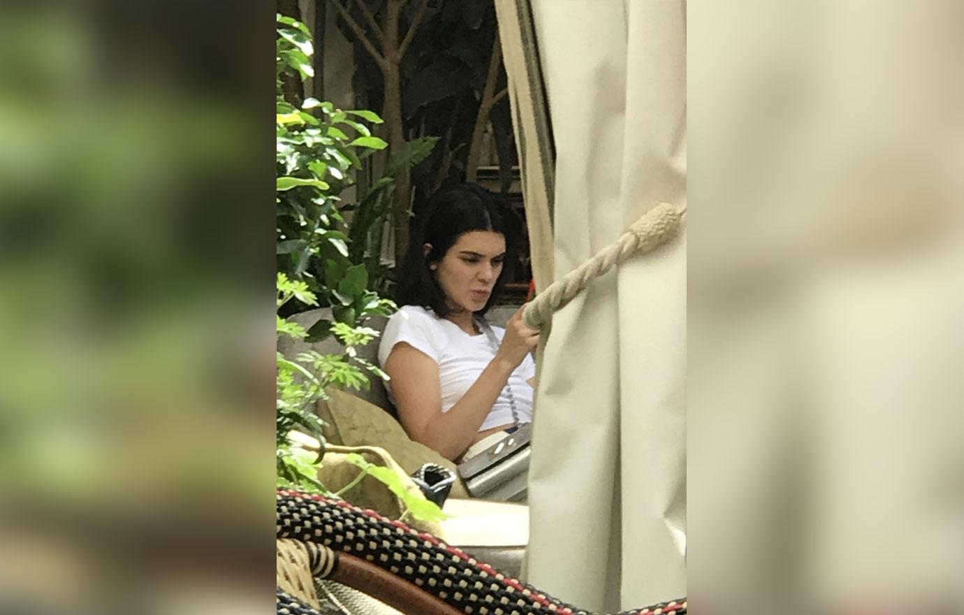 Kendall jenner emerger first time after jewelry theft lunch date 04