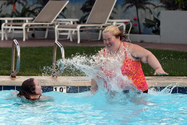 Mama june family hotel pool​ 03