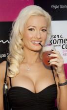 2009__07__full_holly_madison_09_wenn2504691 137×225.jpg