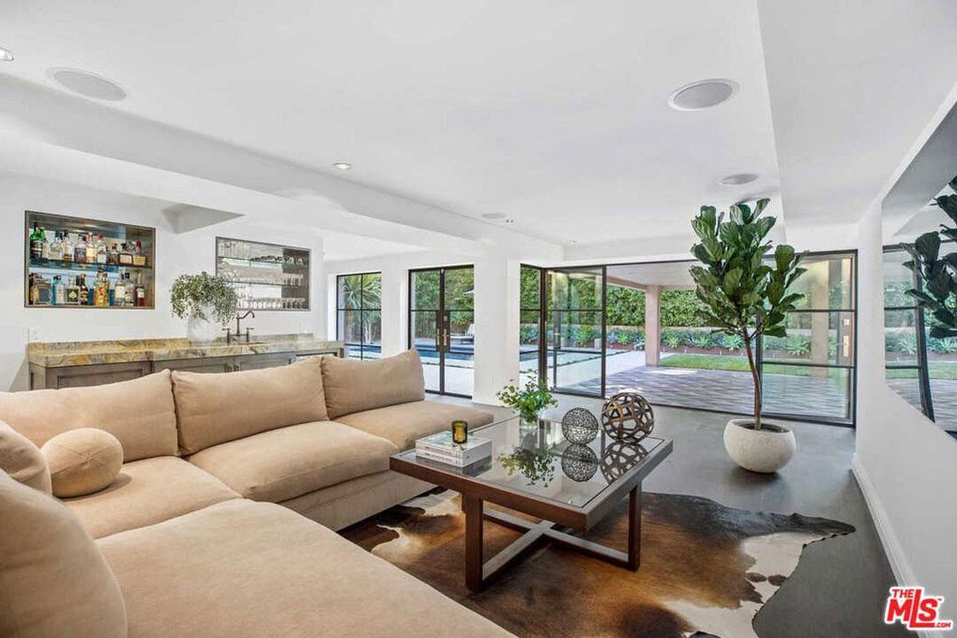 Rob Lowe Downsizes but his Zip Code Upsizes to Beverly Hills New Home