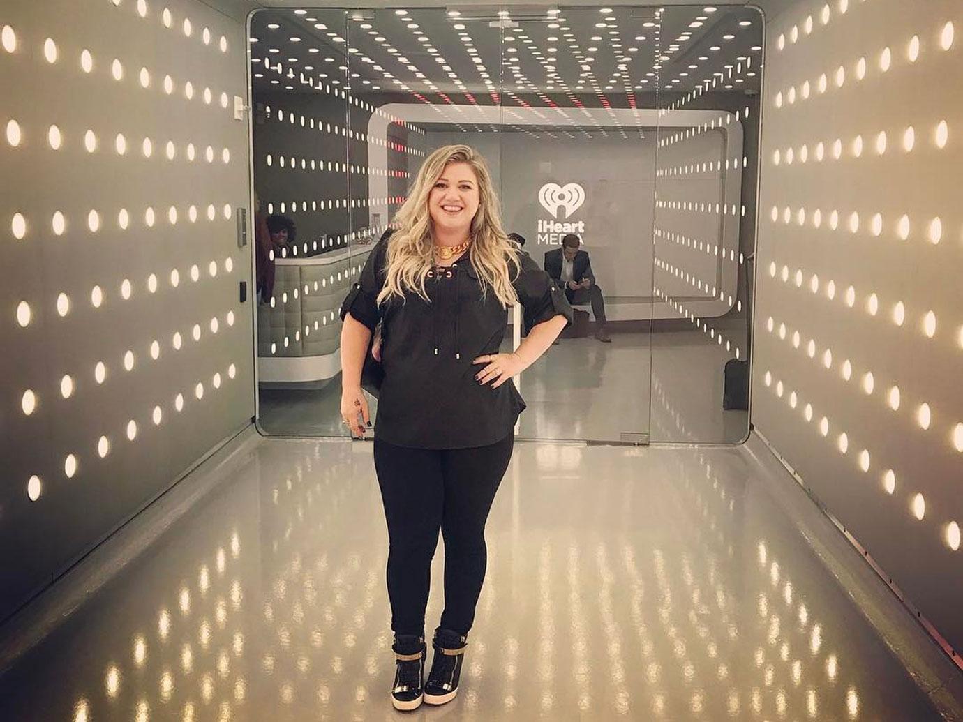 Kelly Clarkson’s Body Transformation In 10 Photos