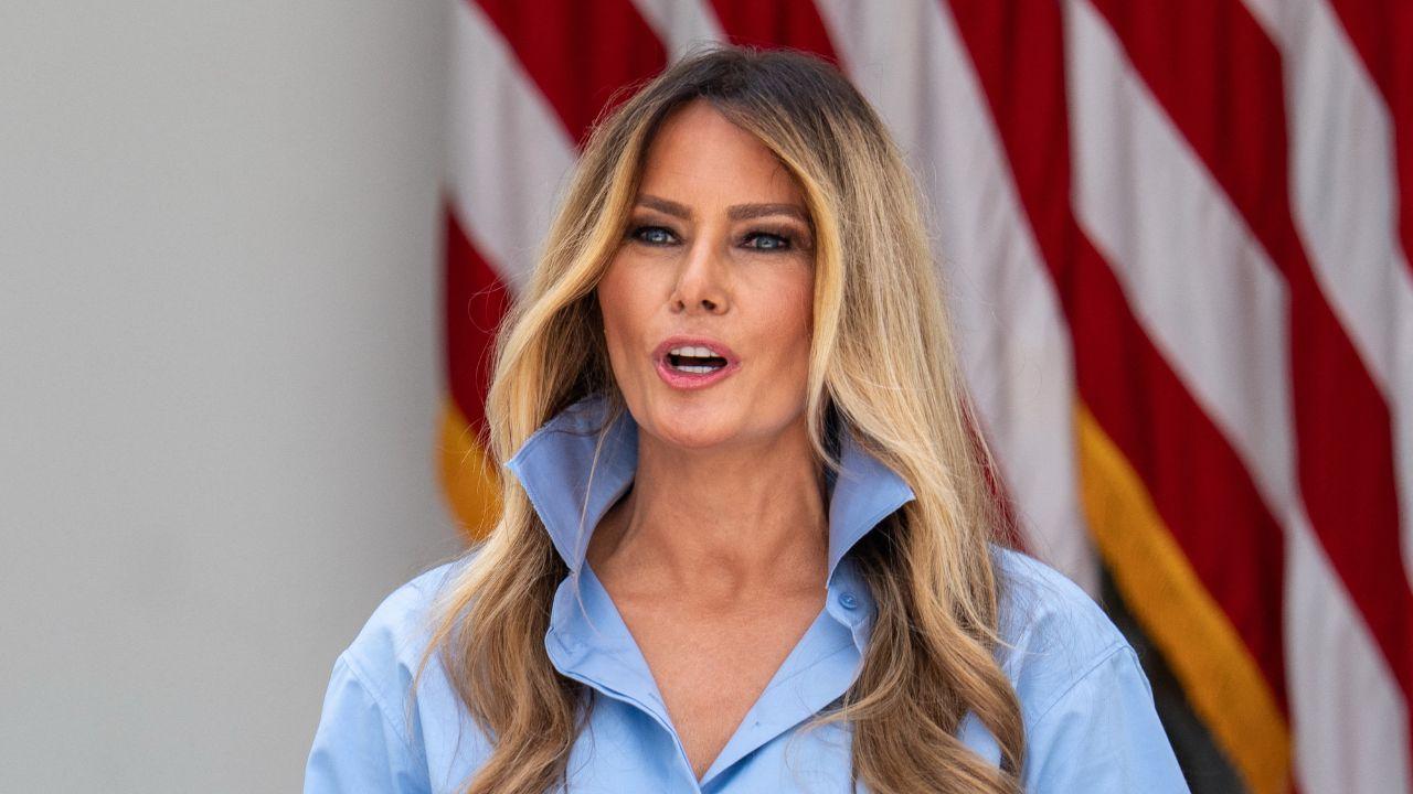 Photo of Melania suggested Donald is 'non-stop working.'