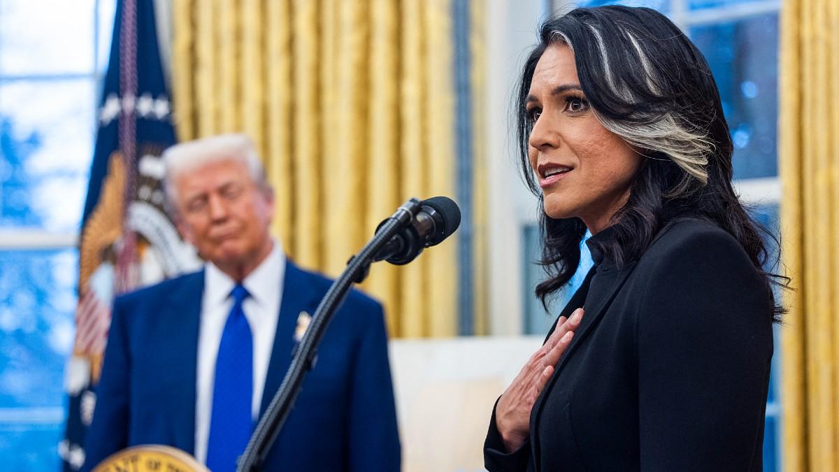 photo of Tulsi Gabbard and Donald Trump. 