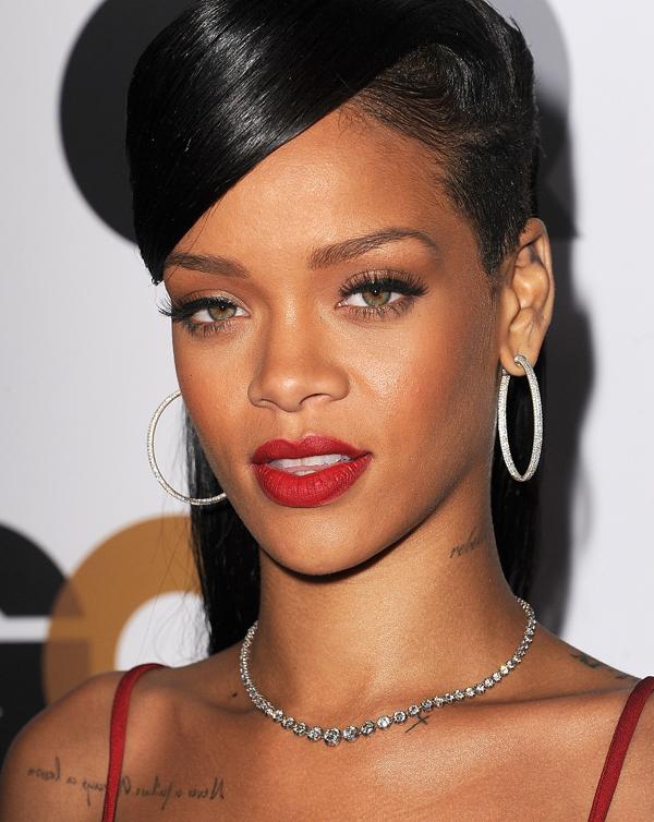 See Rihanna Naked and Makeup Free In Two New Scandalous 