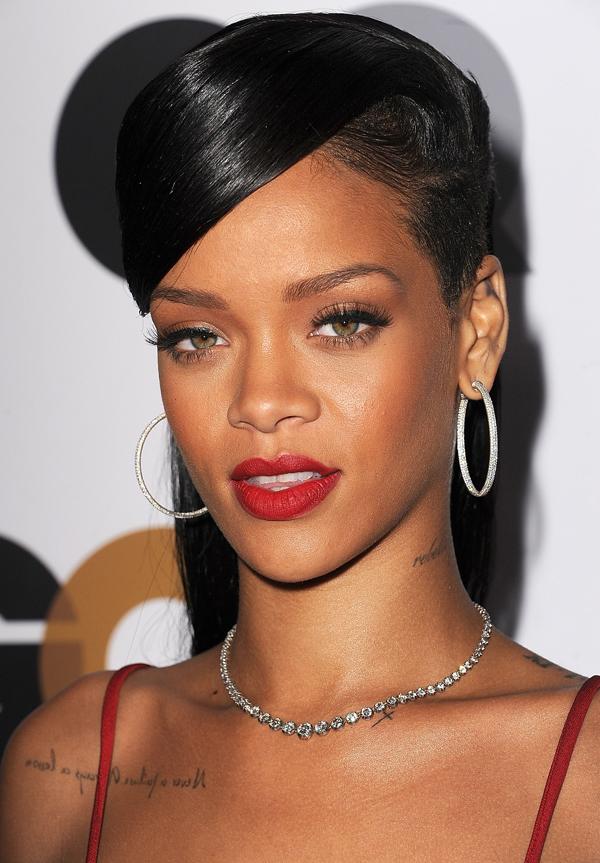 See Rihanna Naked and Makeup Free In Two New Scandalous Selfies