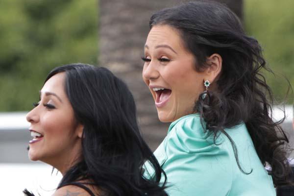 New moms Snooki and JWoww appear on &#8216;Extra&#8217; in Hollywood