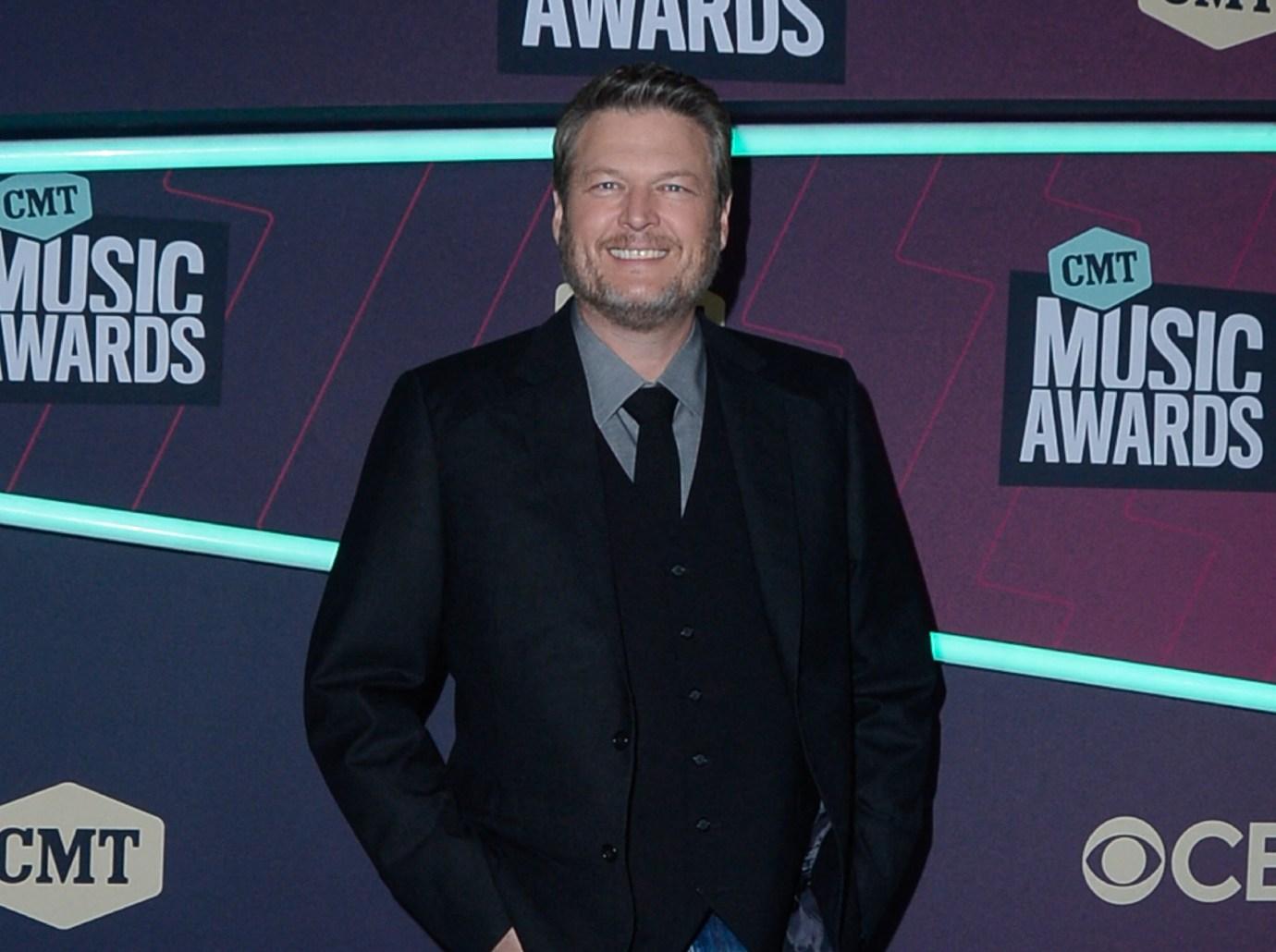 blake shelton bashed prerecorded performance cbs live nye show