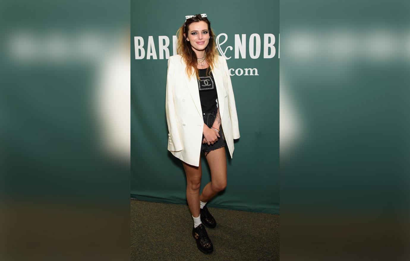 Bella Thorne Arrives to Barnes &amp; Noble Book Signing