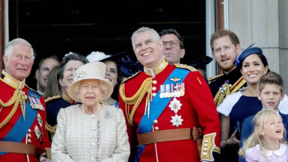 image of royal family