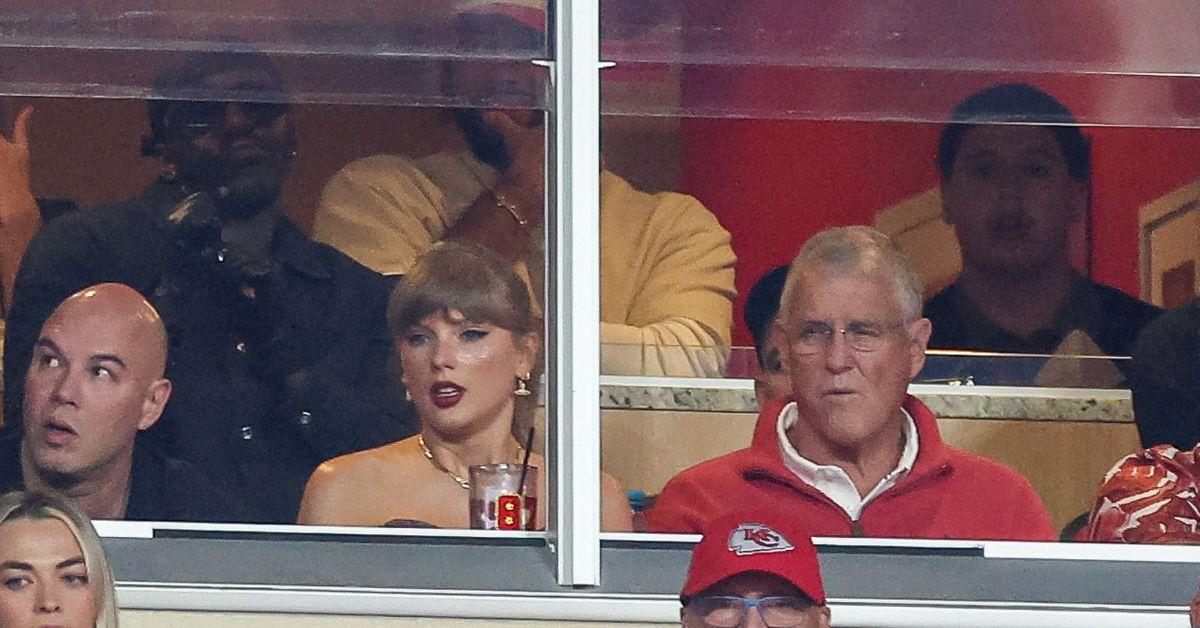 image of Taylor Swift's dad often accompanies her to events.