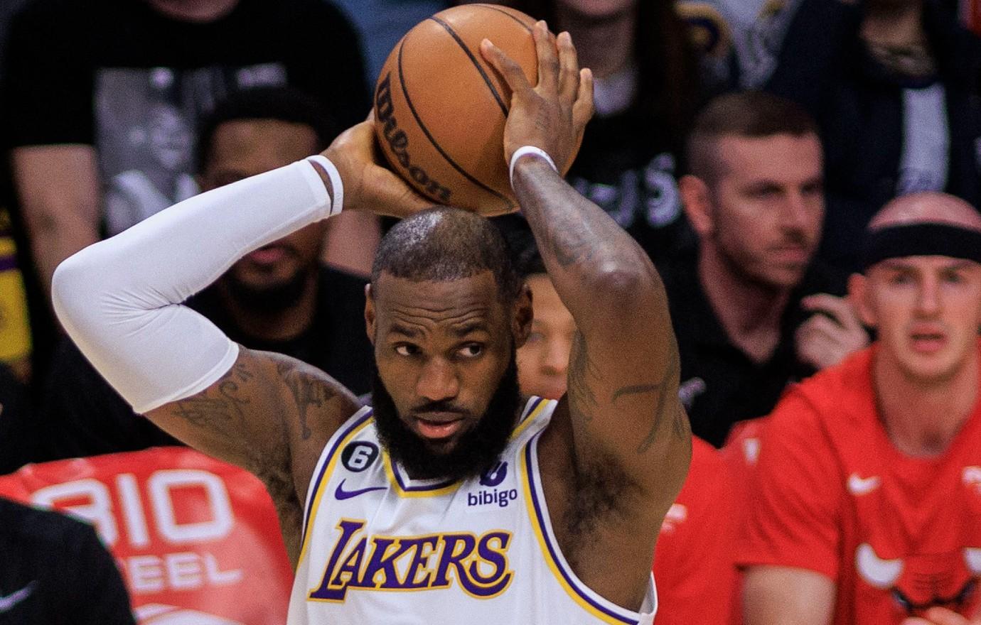 LeBron James claps back at West Side bar that refuses to show NBA