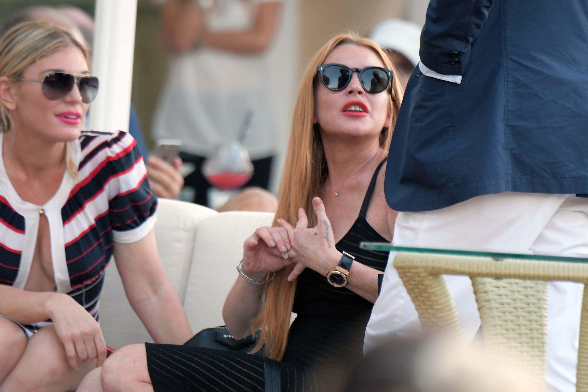 Lindsay Lohan buying a new emerald ring at Chopard in Porto Cervo, Sardinia