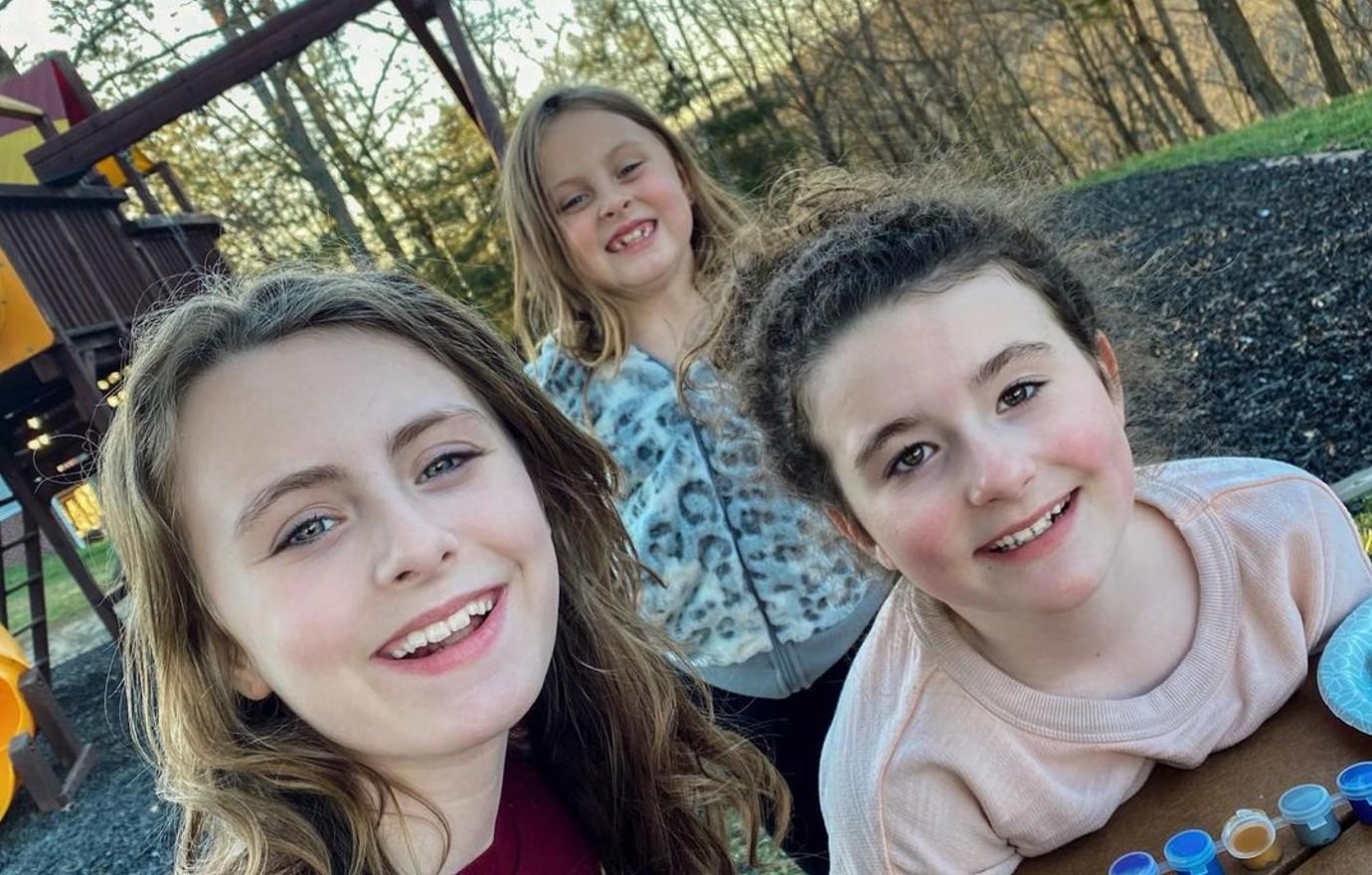 Leah Messer's 5-Year-Old Twins Don Spandex Short Shorts, Red Lipstick: The  Girls Look 'Inappropriate,' Says Psychologist