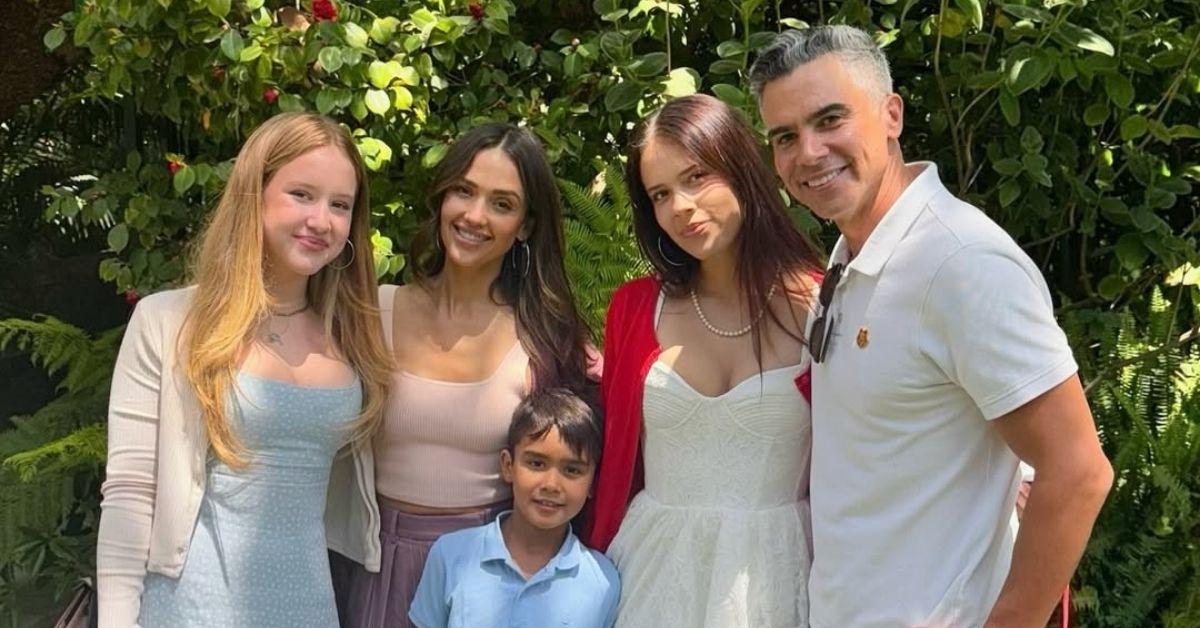 Photo of Jessica Alba and Cash Warren With Kids