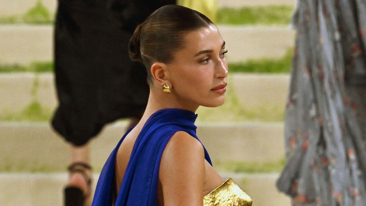 image of Hailey Bieber will match the magazine's donation to the Center for Immigrant and Refugee Women in São Paulo in full.
