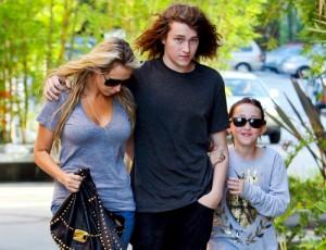 2010__10__Tish Cyrus1 300×230.jpg