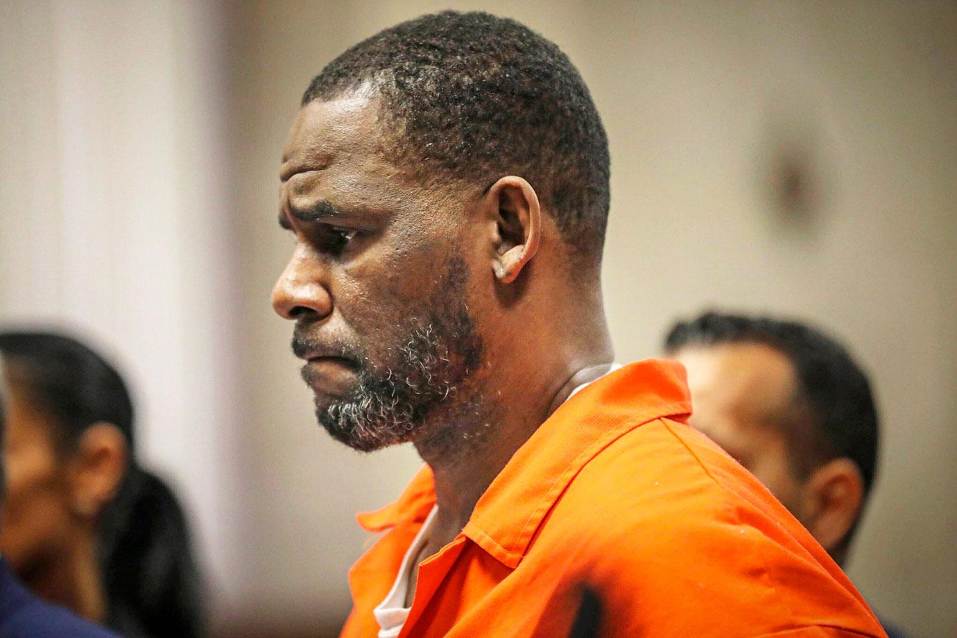 r kelly accused forcing underage girlfriend eat feces on video sex trafficking trial