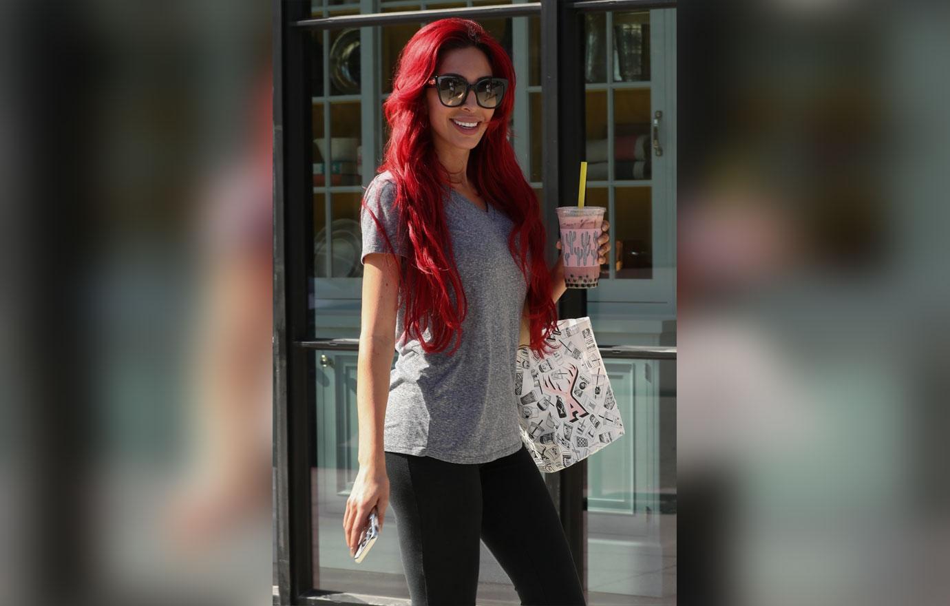 Farrah Abraham shops Melrose Place