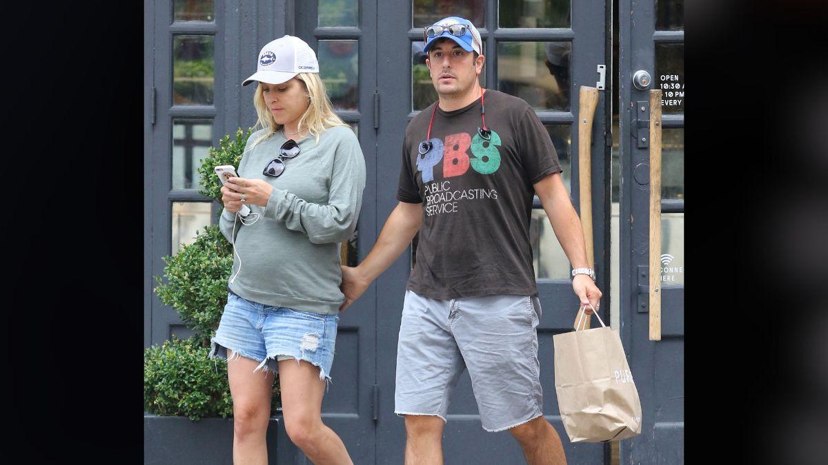 Photo of The mom-of-two revealed she and Jason Biggs have gone to couples therapy since they met.