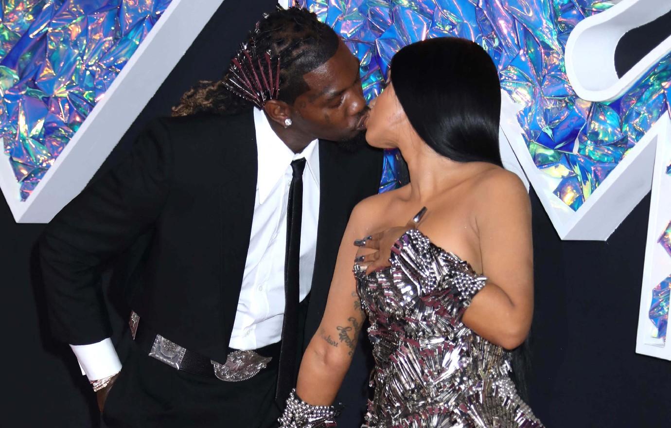 cardi b pregnant baby no  filing divorce offset