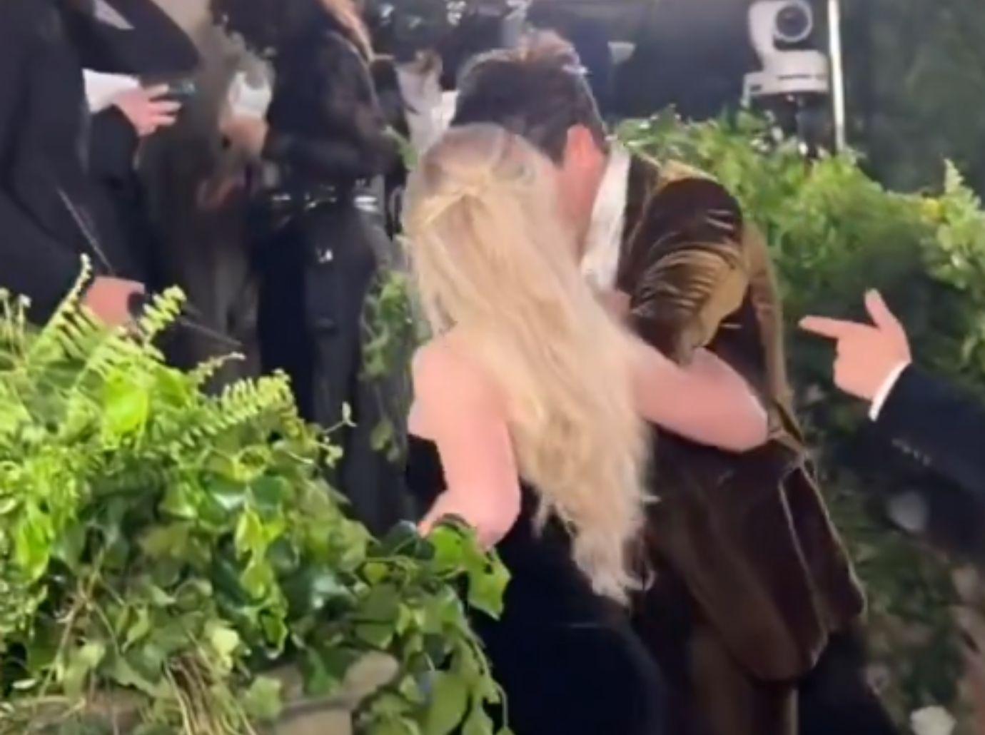 sabrina carpenter barry keoghan met gala steps watch