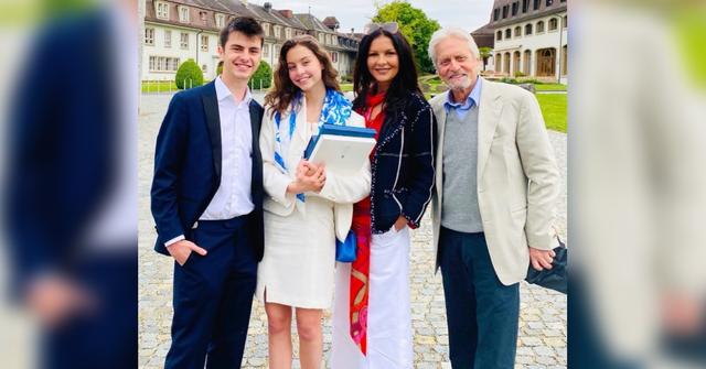 catherine zeta jones michael douglas dance kids